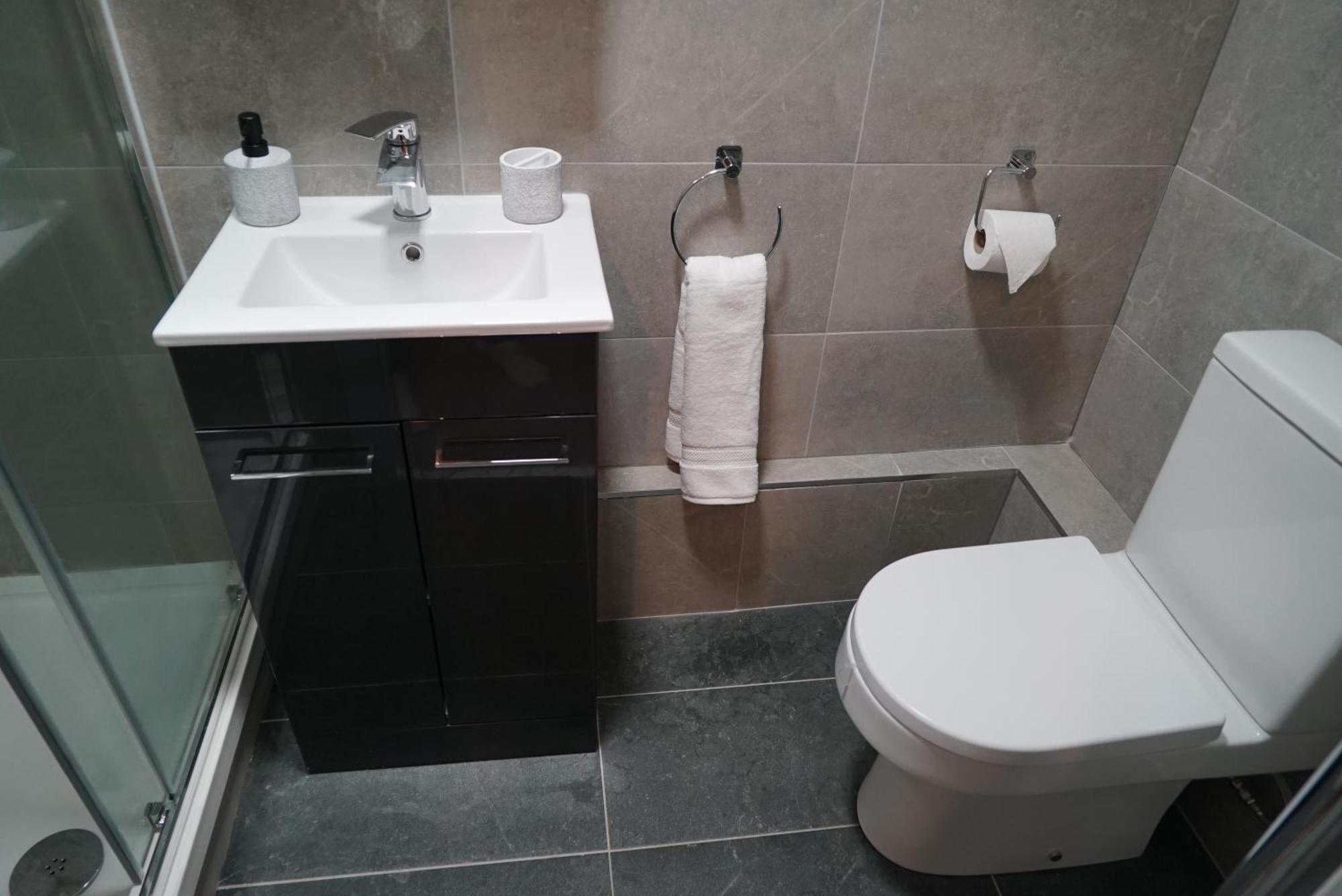 1 & 2 Bed Apartments - Desborough, Kettering, Family, Wifi, Parking Exterior photo