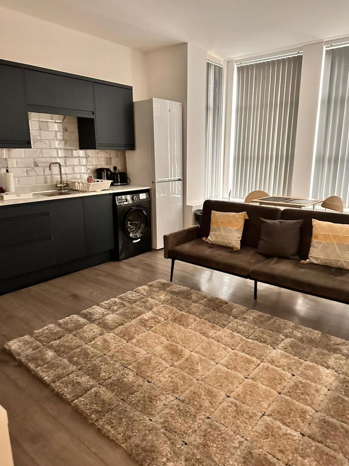 1 & 2 Bed Apartments - Desborough, Kettering, Family, Wifi, Parking Exterior photo